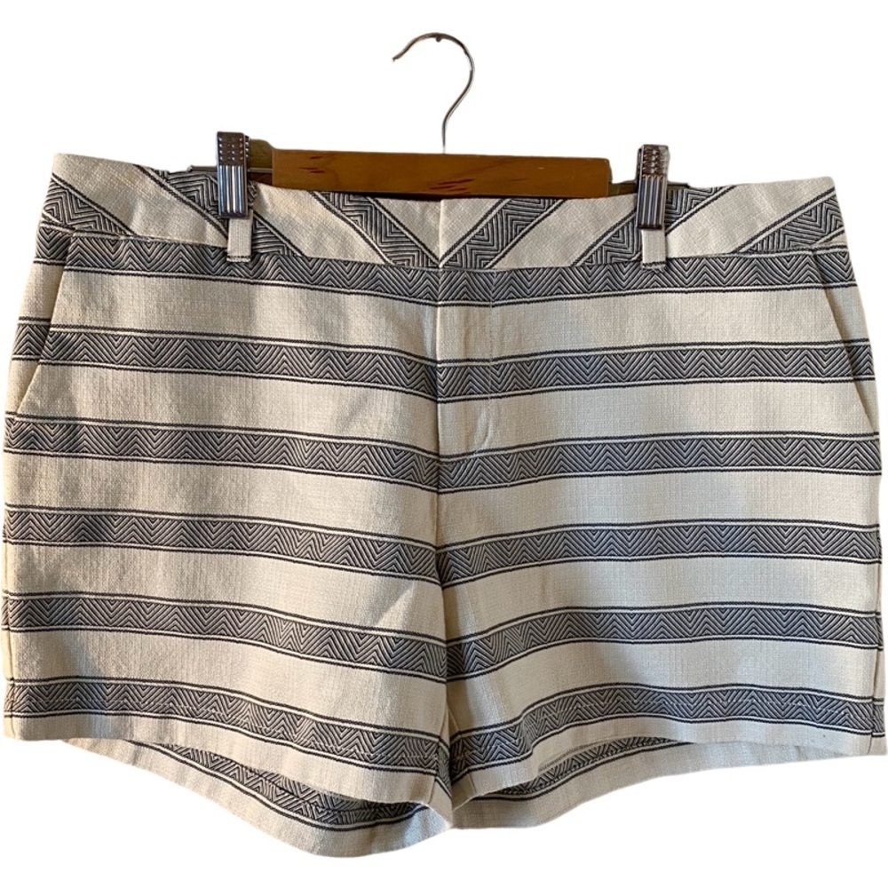 Liz Claiborne dress shorts. Size 14. Cream with black patterned stripe.